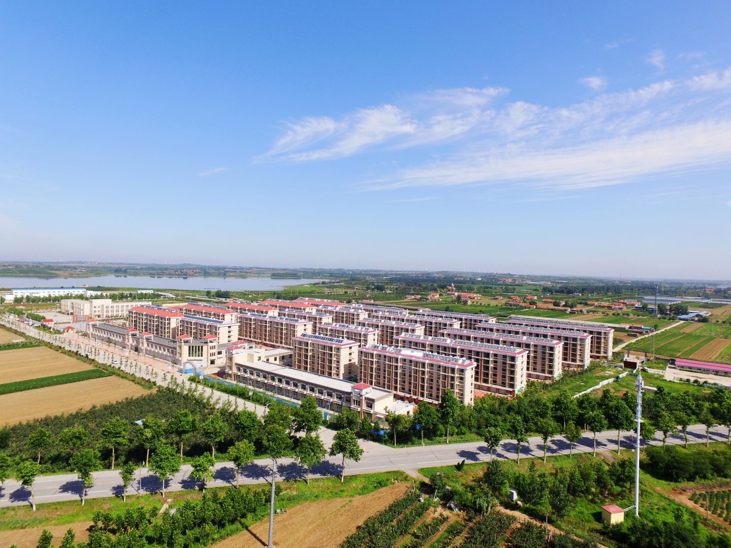 AG真人国际（中国）官方网站
莱西平度公司河头店镇龙泉湖社区项目实景图01_compressed